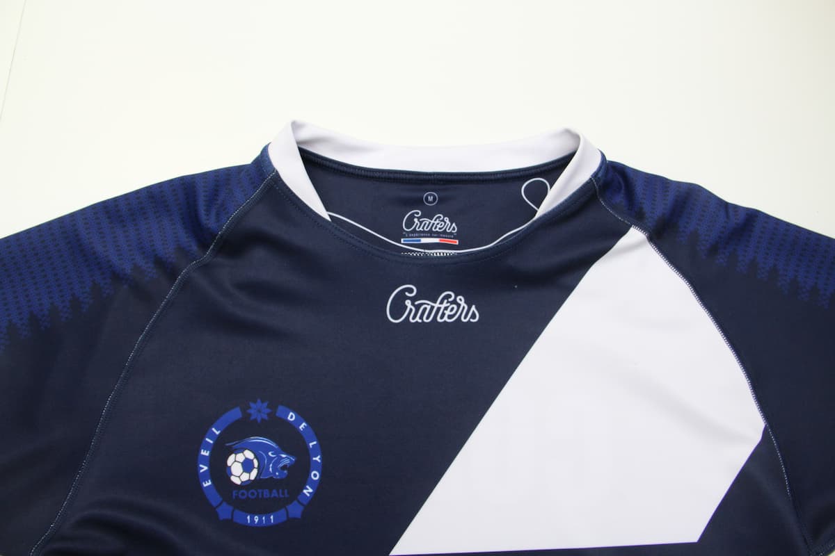 flocage sur maillot de foot bleu Crafters