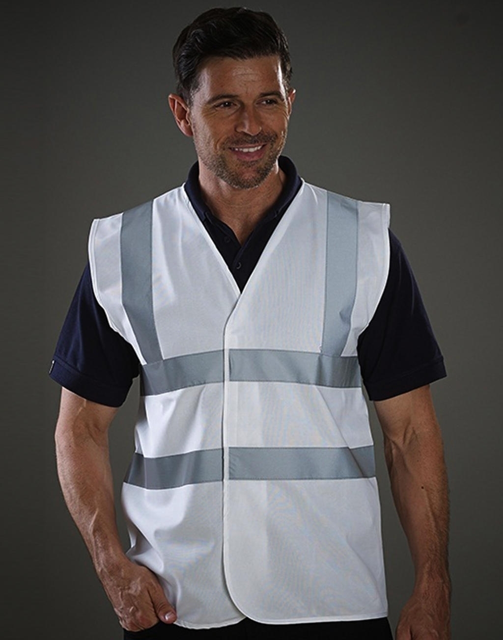 Hi Vis 2 Band & Brace Waistcoat White Blanc, à personnaliser avec le logo de votre club. Hi Vis 2 Band & Brace Waistcoat White Blanc