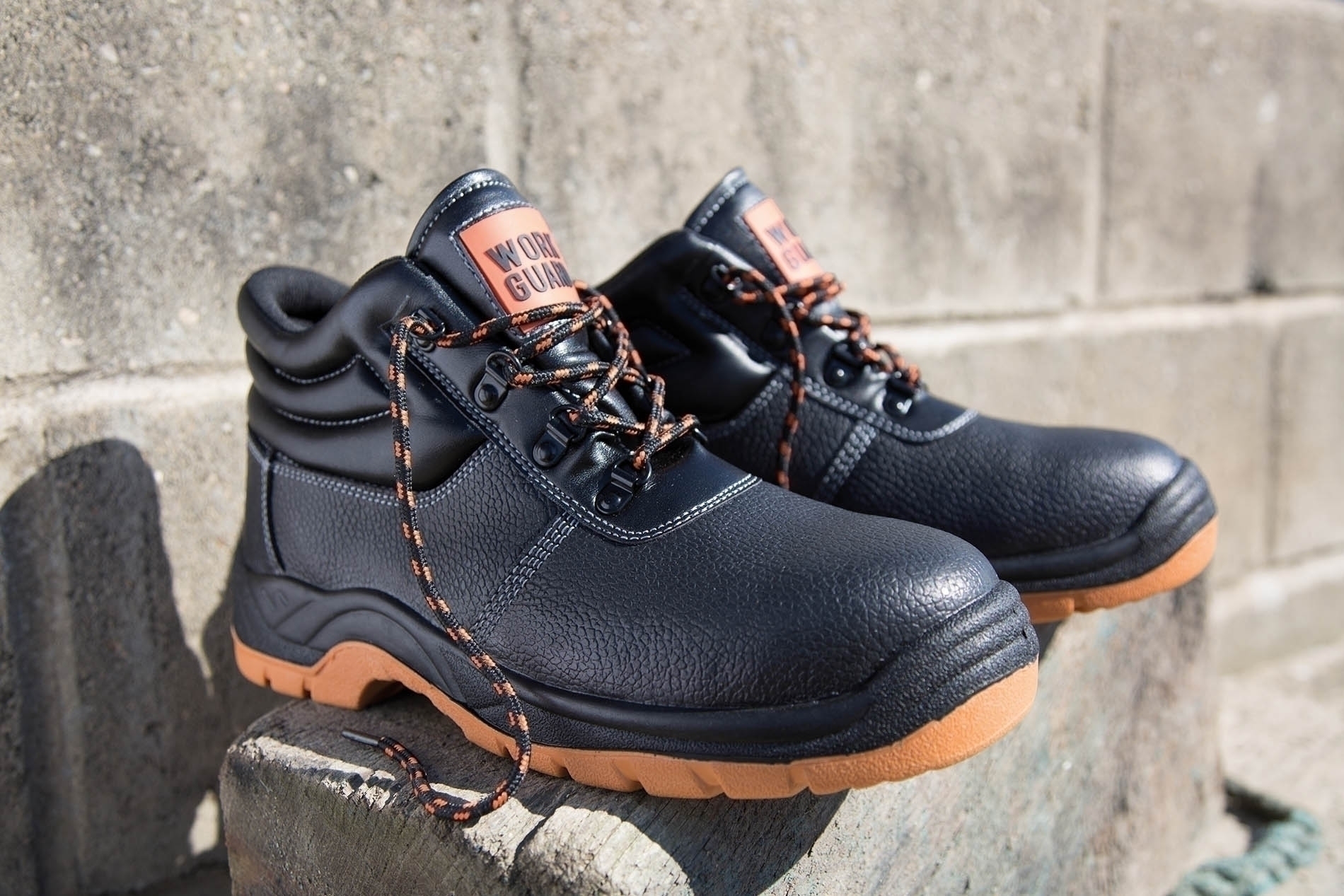 Chaussures de sécurité Defence Black Noir, à personnaliser avec le logo de votre club. Chaussures de sécurité Defence Black Noir